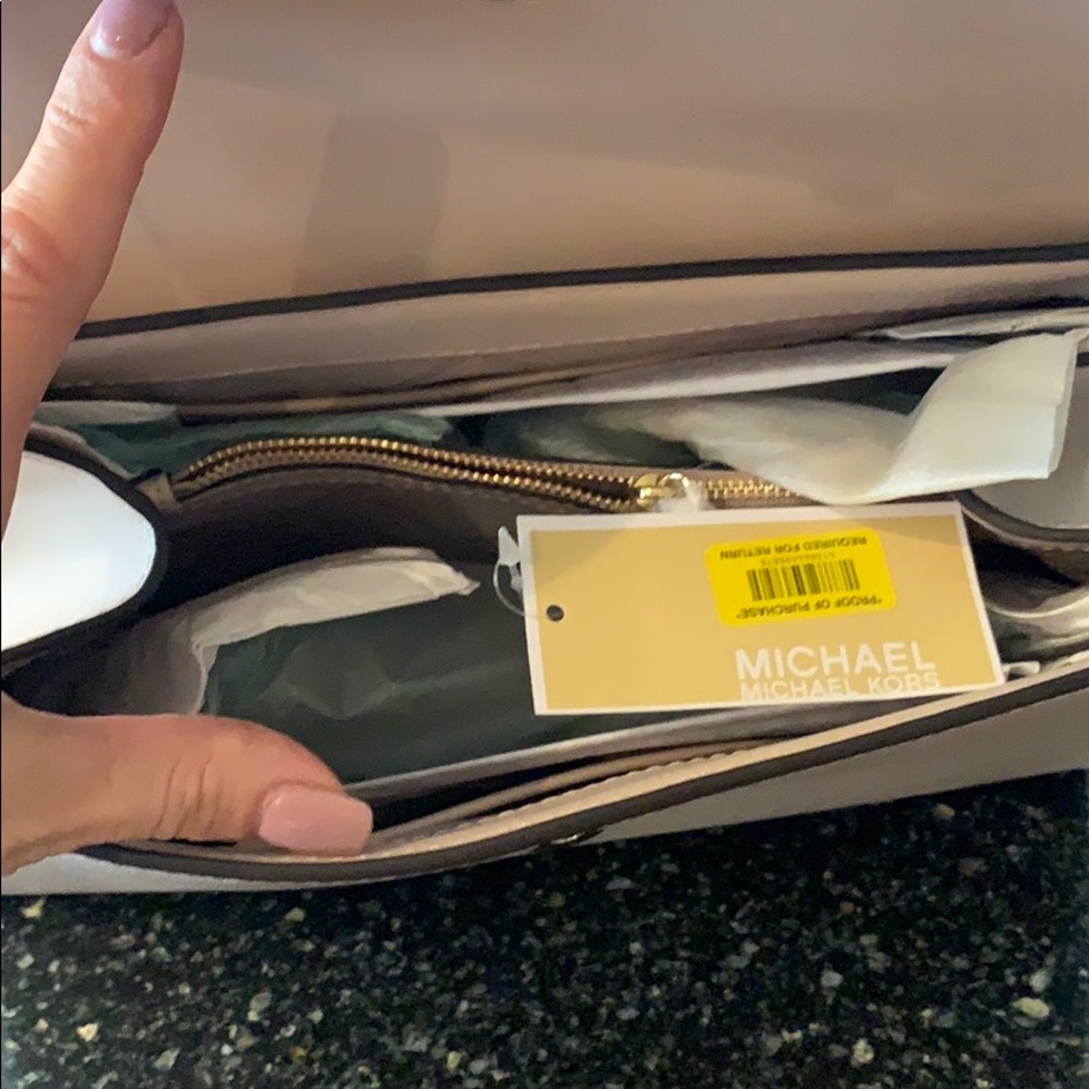 Purse - Picture 2 of 3